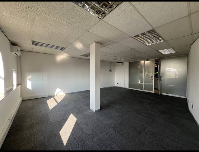 57M² OFFICE TO LET IN HYDE PARK
